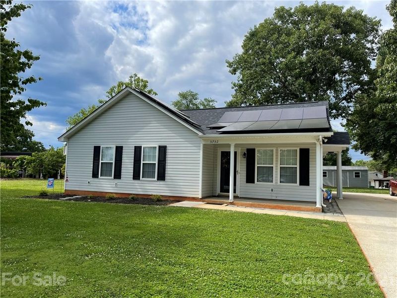 5752 Oak Dr, Charlotte, NC 28216