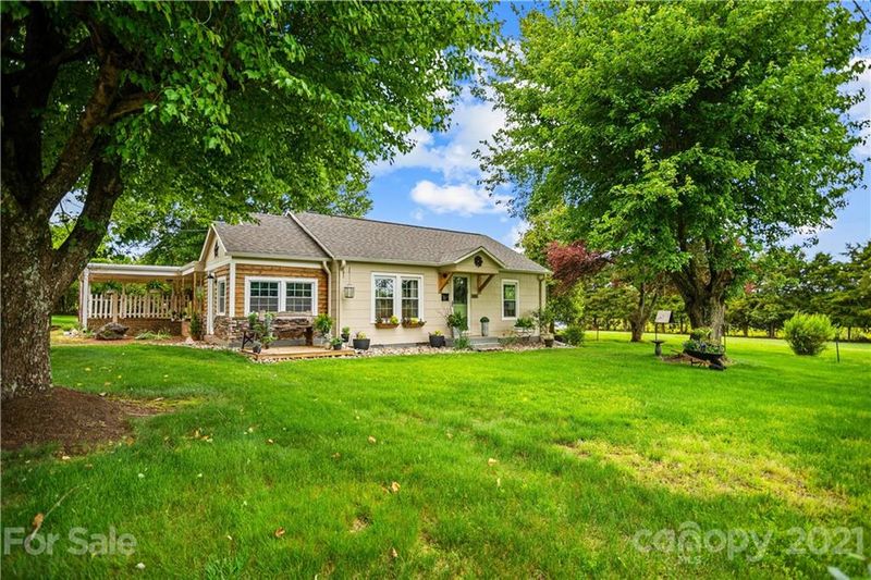 113 Trinity Rd, Statesville, NC 28625