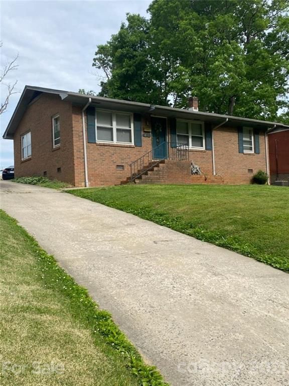 321 7th St SE, Hickory, NC 28602