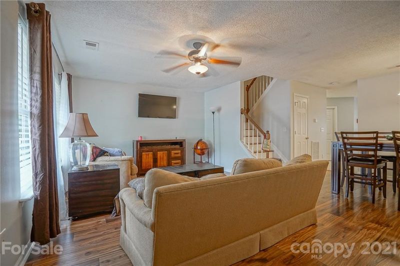 6039 Cougar Ln, Charlotte, NC 28269