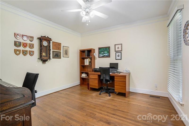 6915 Loretta Pl, Charlotte, NC 28215