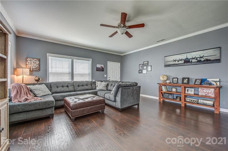 1527 Kellys Landing Dr, Mount Holly, NC 28120