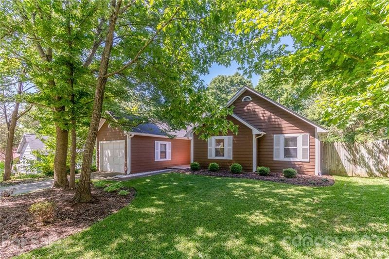 10012 Greenwood Ct, Charlotte, NC 28215