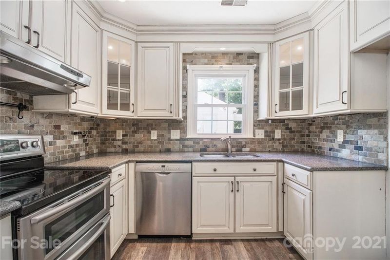 1201 Forest Wood Dr, Matthews, NC 28105