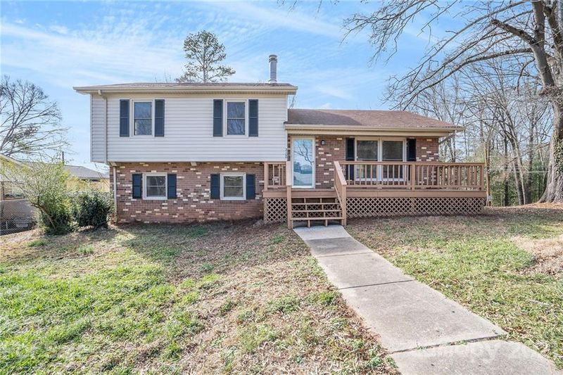2100 Starbrook Dr, Charlotte, NC 28210