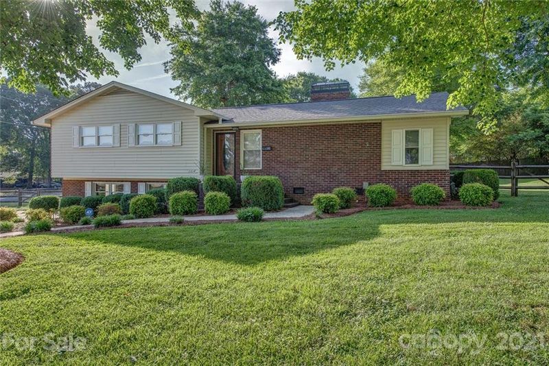 2404 Hoffman St, Gastonia, NC 28054