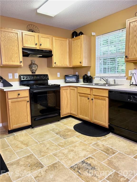 2816 Bridgeville Ln, Charlotte, NC 28262