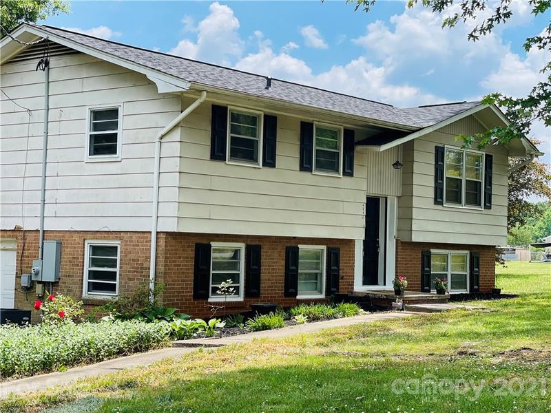 4642 Diamond St, Claremont, NC 28610
