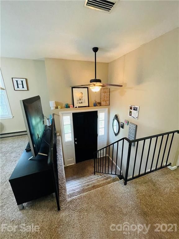 4642 Diamond St, Claremont, NC 28610