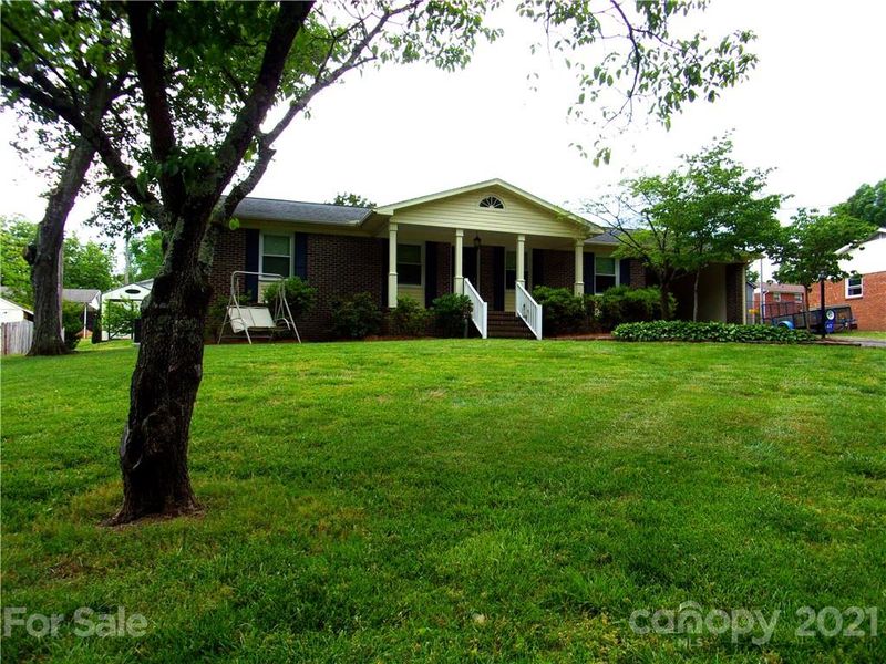 213 Ridgecrest Dr, Kannapolis, NC 28081