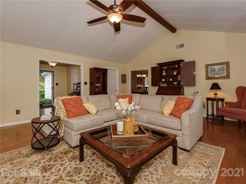 1217 Cindy Carr Dr, Matthews, NC 28105