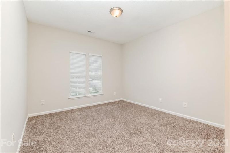 8736 Cinnabay Dr, Charlotte, NC 28216