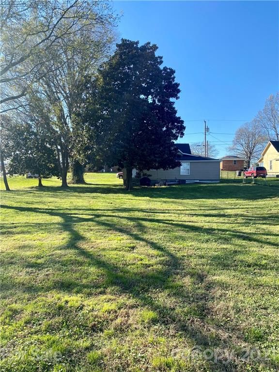 338 Deaton St, Statesville, NC 28677