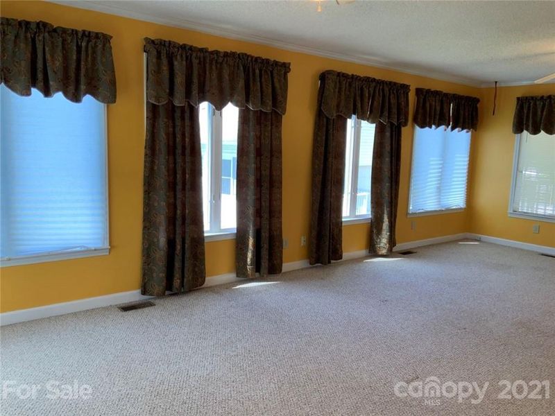 329 W E St, Newton, NC 28658