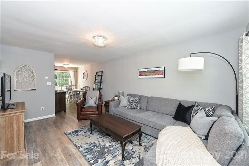 8145 Circle Tree Ln, Charlotte, NC 28277
