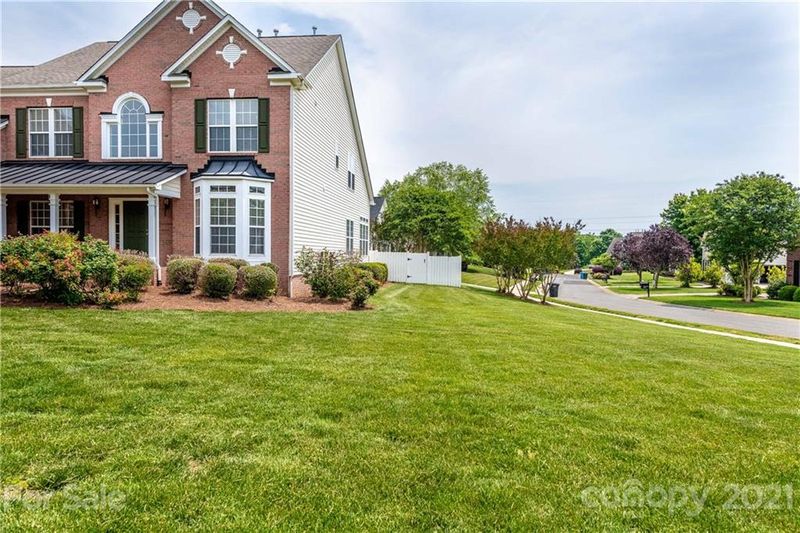 5100 Cinnamon Dr, Matthews, NC 28104