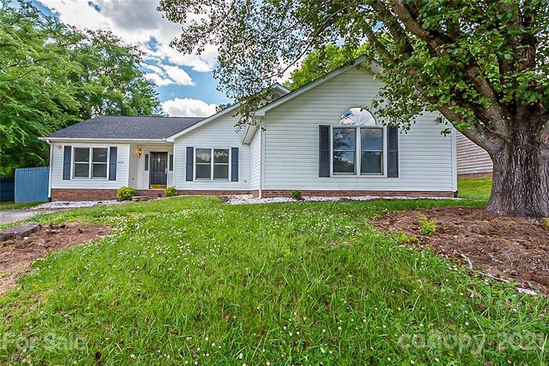 10629 Canyon Rd, Charlotte, NC 28214