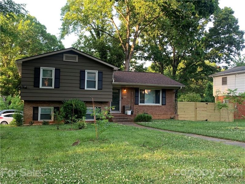 1301 Thriftwood Dr, Charlotte, NC 28208