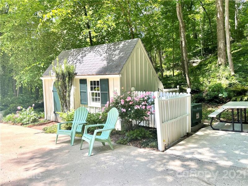 920 24th Avenue Dr NW, Hickory, NC 28601
