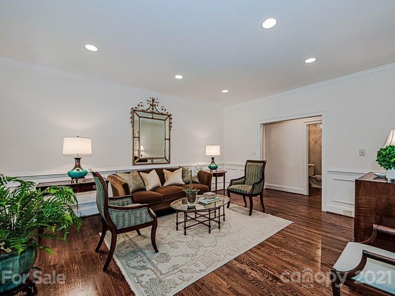 1221 Kingscross Dr, Charlotte, NC 28211
