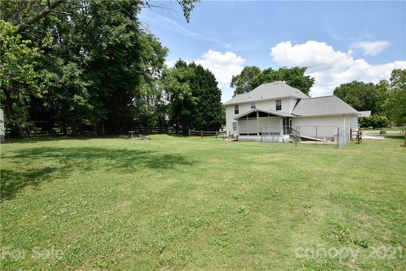 124 Gregory Ct, Mount Holly, NC 28120