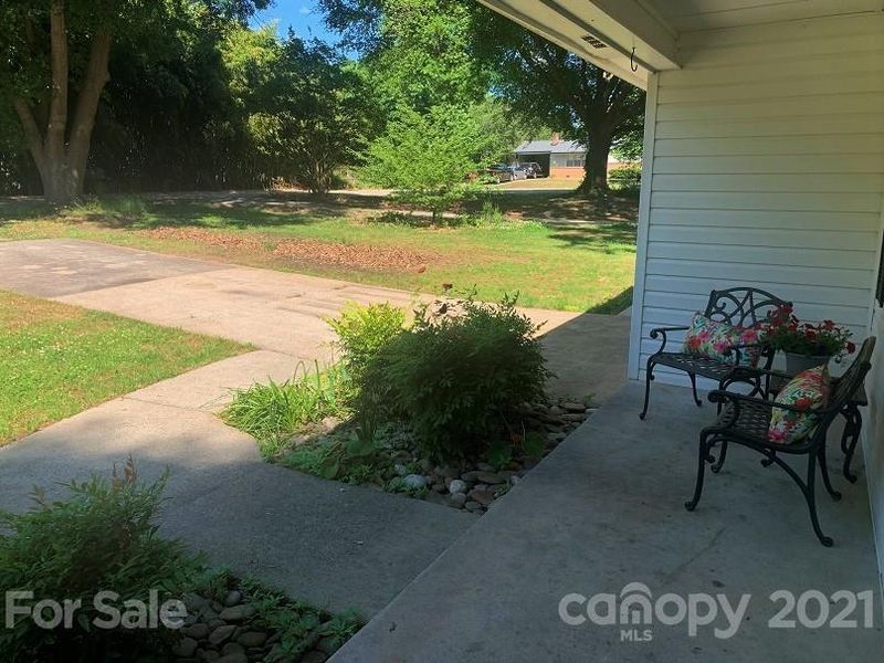 7957 Lynda Dr, Sherrills Ford, NC 28673