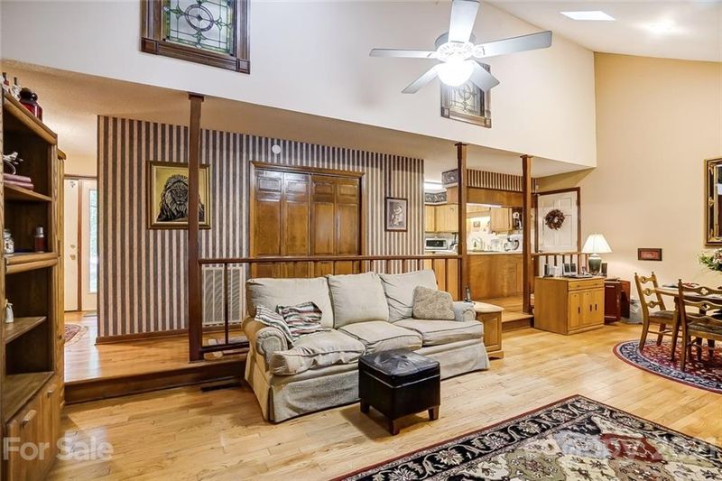 120 Amanda Dr, Matthews, NC 28104