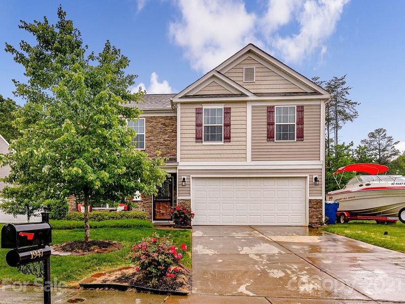 1947 Misty Rose Ln, Charlotte, NC 28216