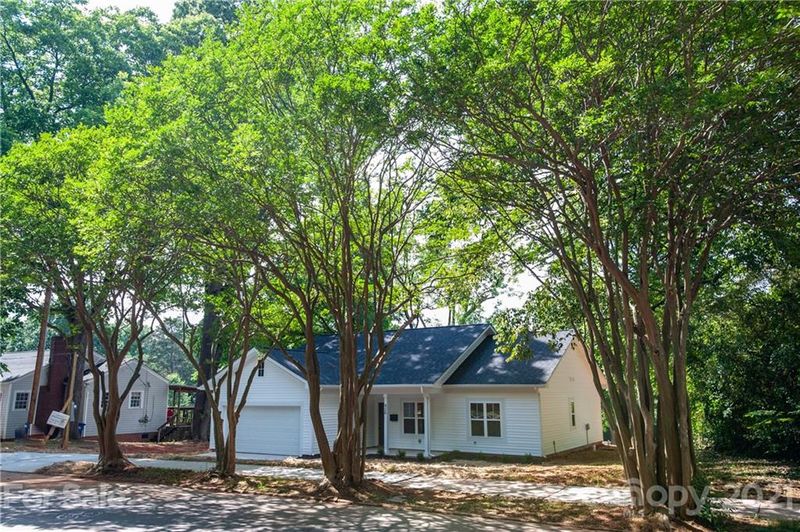 426 W Bell St, Statesville, NC 28677