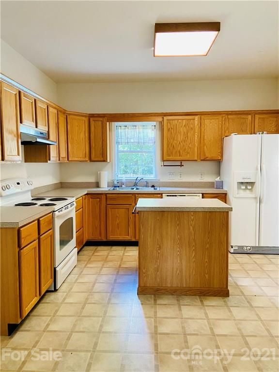 910 Houston Heights Rd, Charlotte, NC 28262