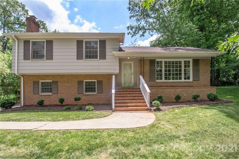 7029 Tabor Ln, Charlotte, NC 28211