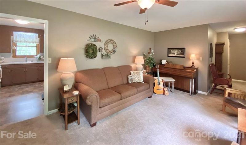 2007 NE 13th St NE, Hickory, NC 28601