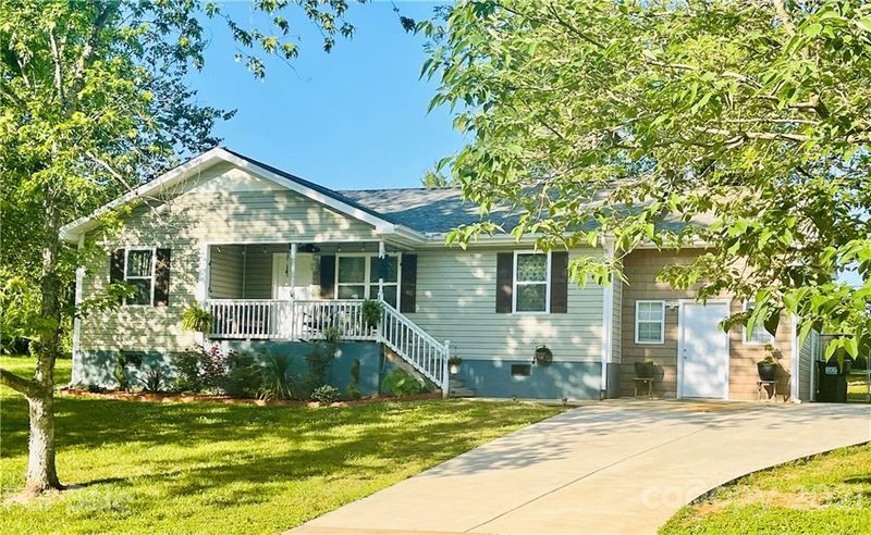 168 Candlestick Dr, Statesville, NC 28625