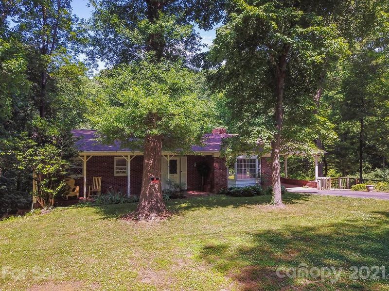 1114 3rd Avenue Dr SE, Hickory, NC 28602