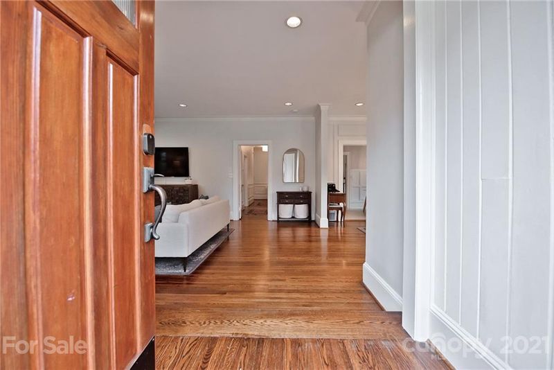 2227 Sharon Rd, Charlotte, NC 28207