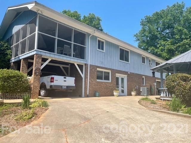 2732 5th Ave, Hickory, NC 28601