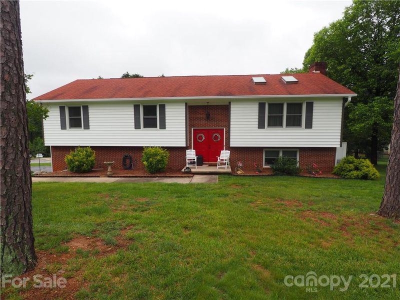 1992 19th Avenue Cir NE, Hickory, NC 28601