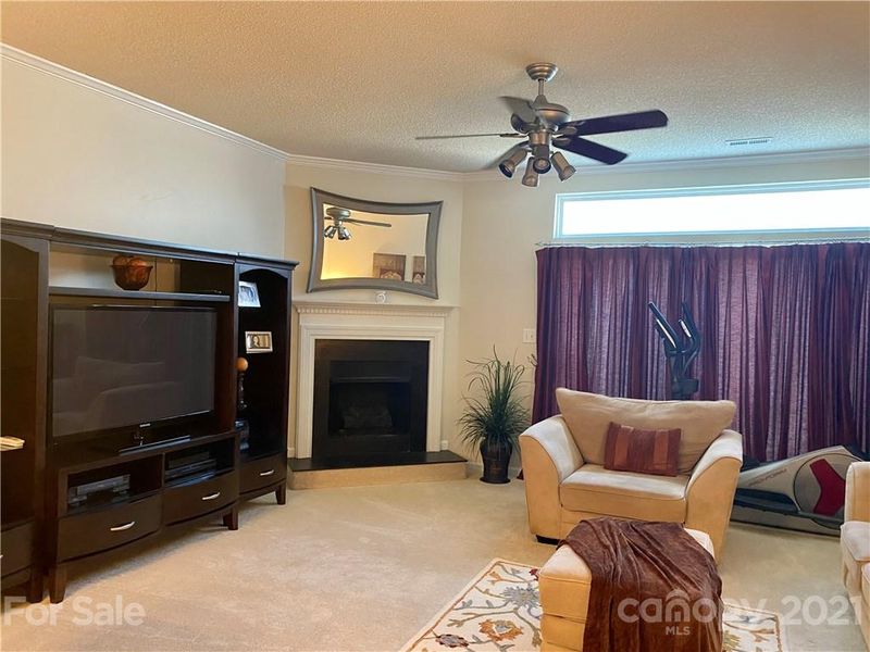 8823 Cinnabay Dr, Charlotte, NC 28216