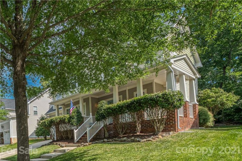 2715 Winding River Dr, Charlotte, NC 28214