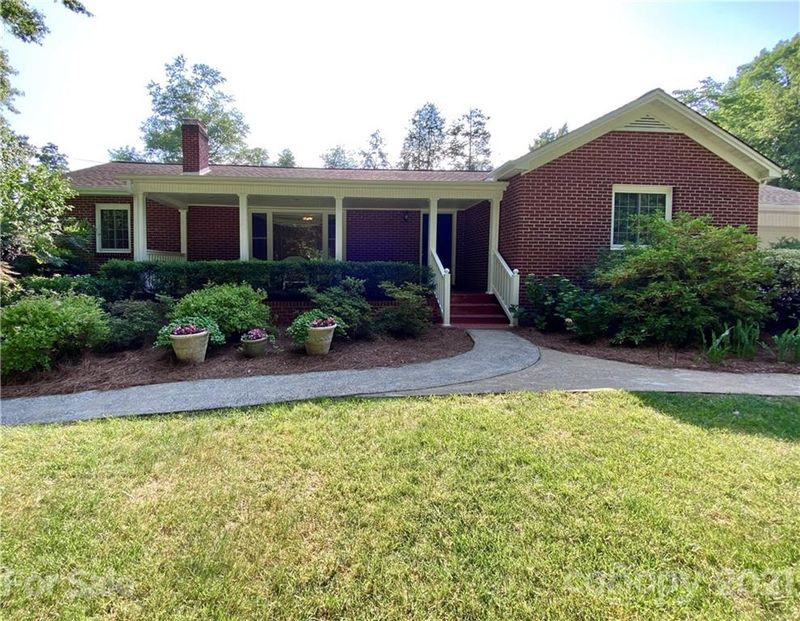 1251 9th St NW, Hickory, NC 28601