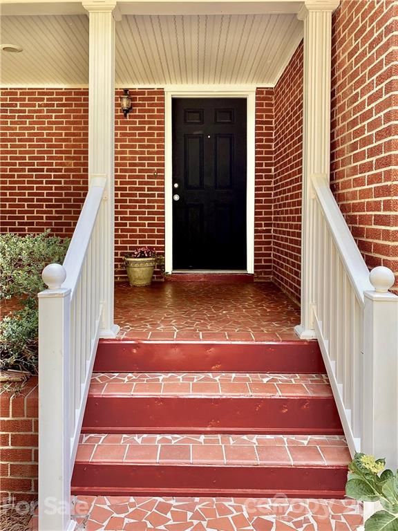 1251 9th St NW, Hickory, NC 28601