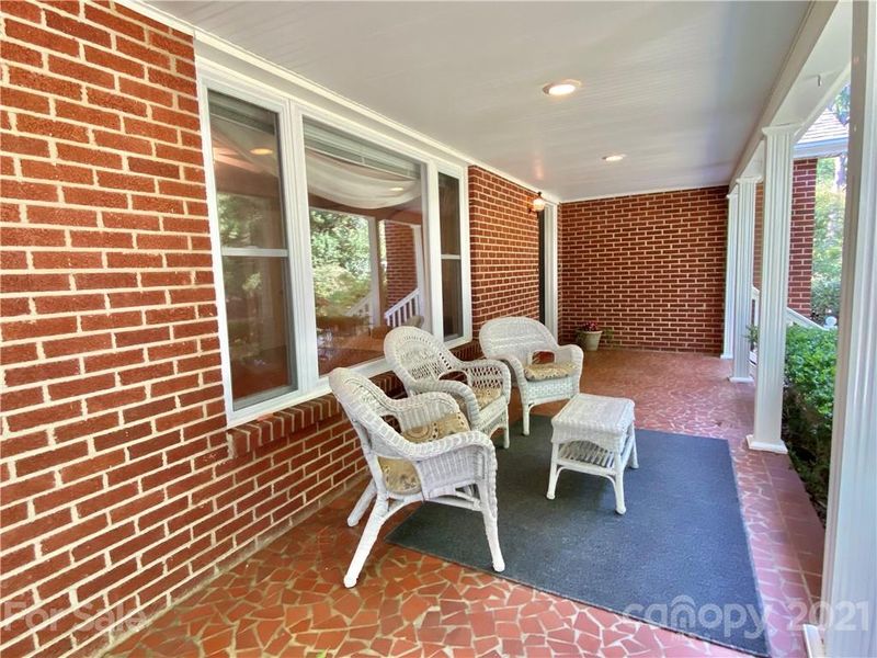 1251 9th St NW, Hickory, NC 28601