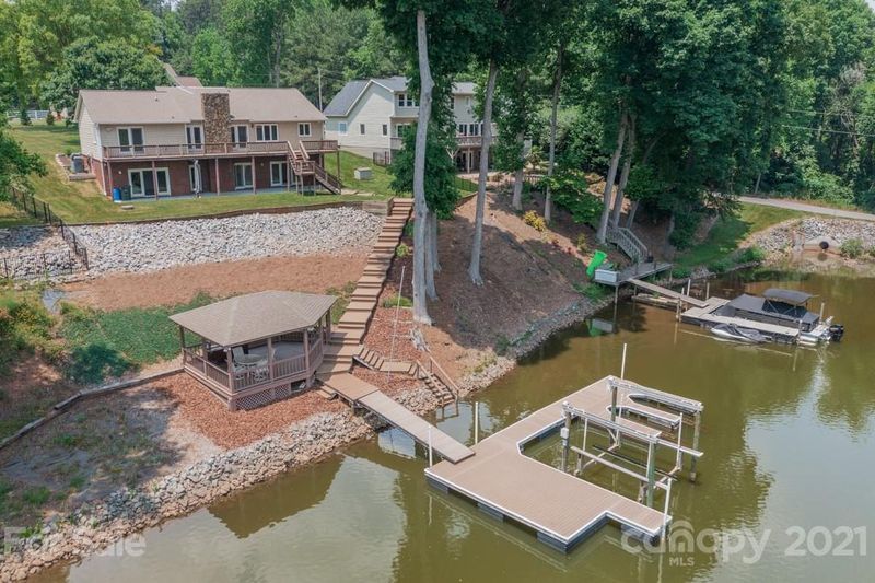 8006 Malibu Pointe Ln, Denver, NC 28037