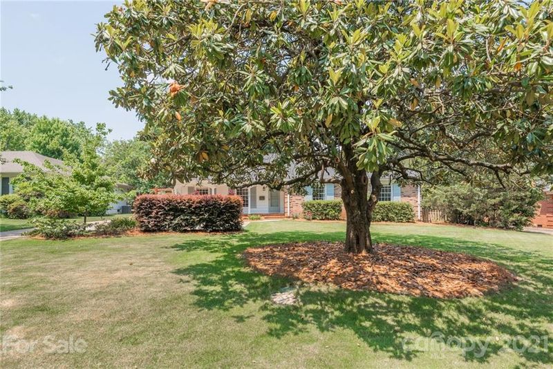 3910 Barclay Downs Dr, Charlotte, NC 28209