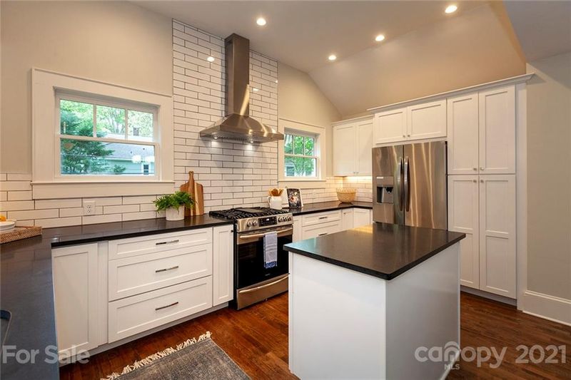 1933 Thurmond Pl, Charlotte, NC 28205
