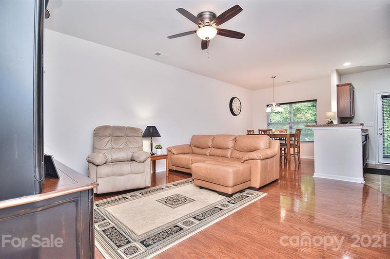 4609 Craigmoss Ln, Charlotte, NC 28278