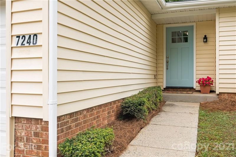 7240 Rollingridge Dr, Charlotte, NC 28211