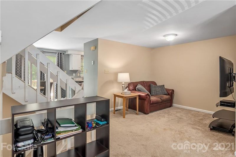 9748 Old Gate Dr, Matthews, NC 28105