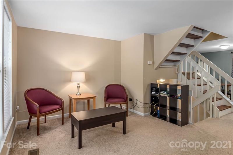 9748 Old Gate Dr, Matthews, NC 28105