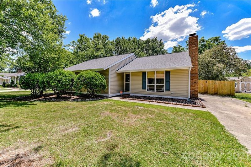 10704 Copper Field Dr, Pineville, NC 28134